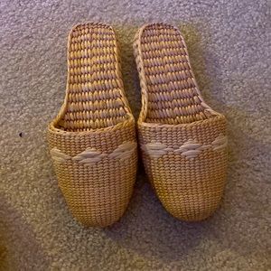 Womens straw woven slippers